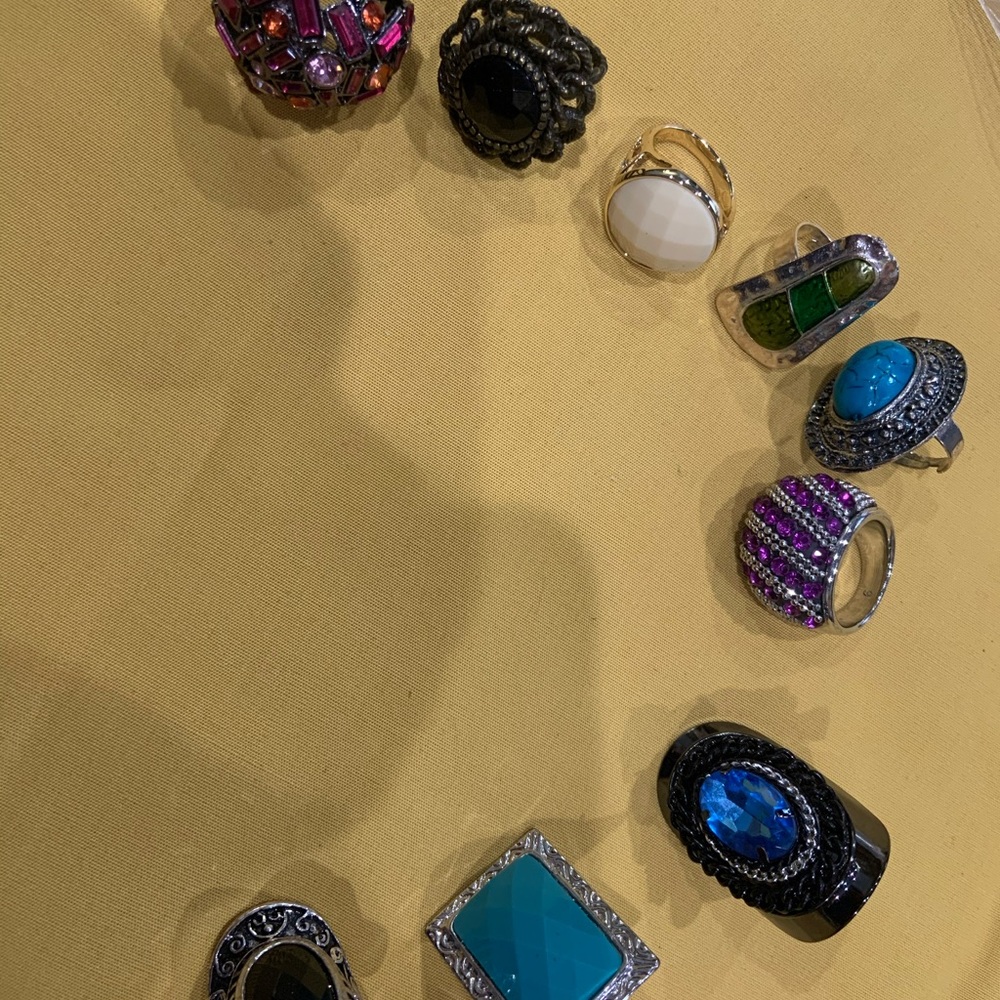 9 different color rings range from size 7, 8, 9.